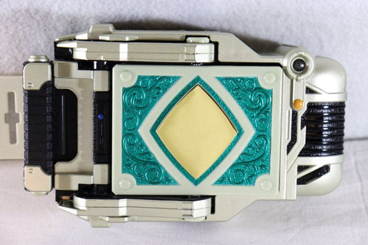 Detailed replica of Kamen Rider Garren's Henshin Belt with authentic design, glowing lights, and show-accurate sounds.